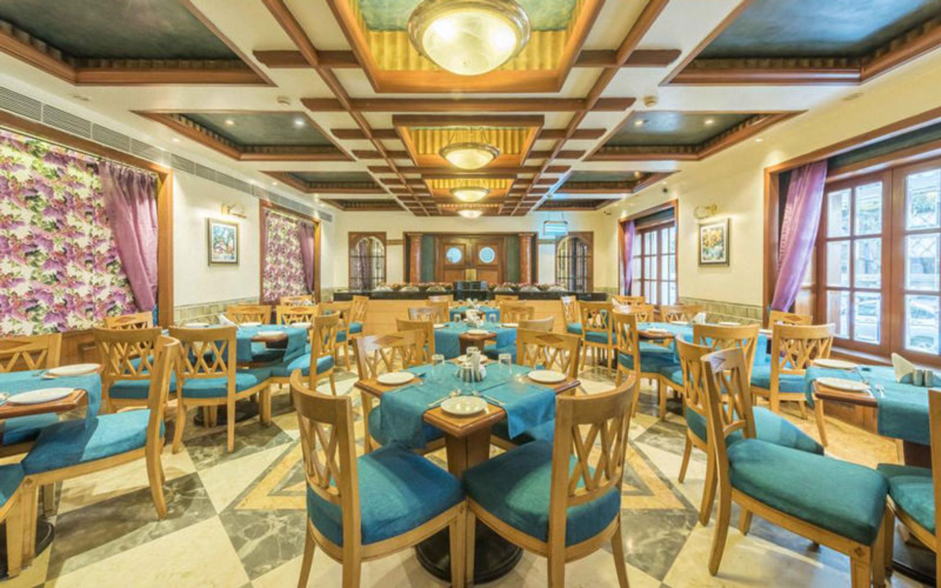 هتل پارله اینترنشنال (Hotel Parle International)