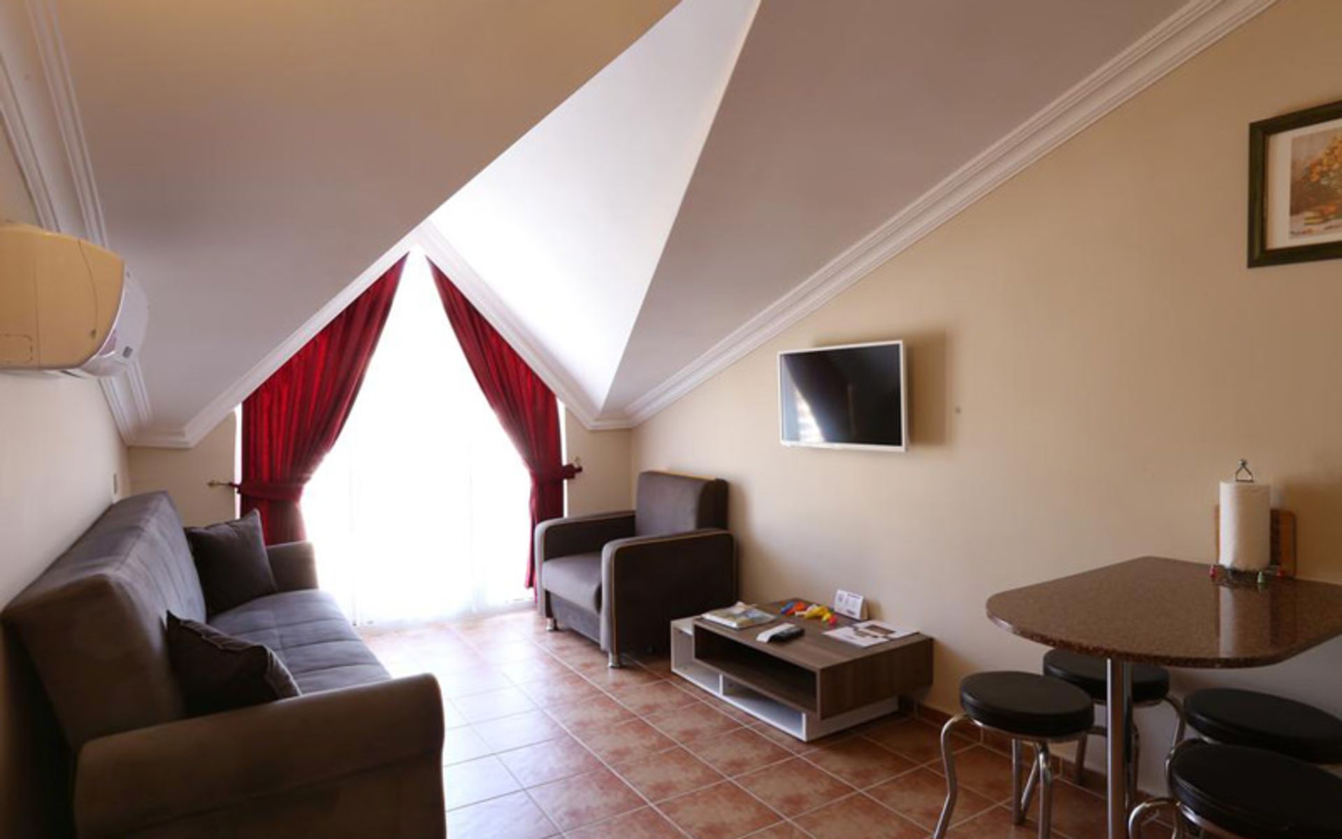 هتل کومت دلوکس سوئیت (Comet De Luxe - Halal All Inclusive)