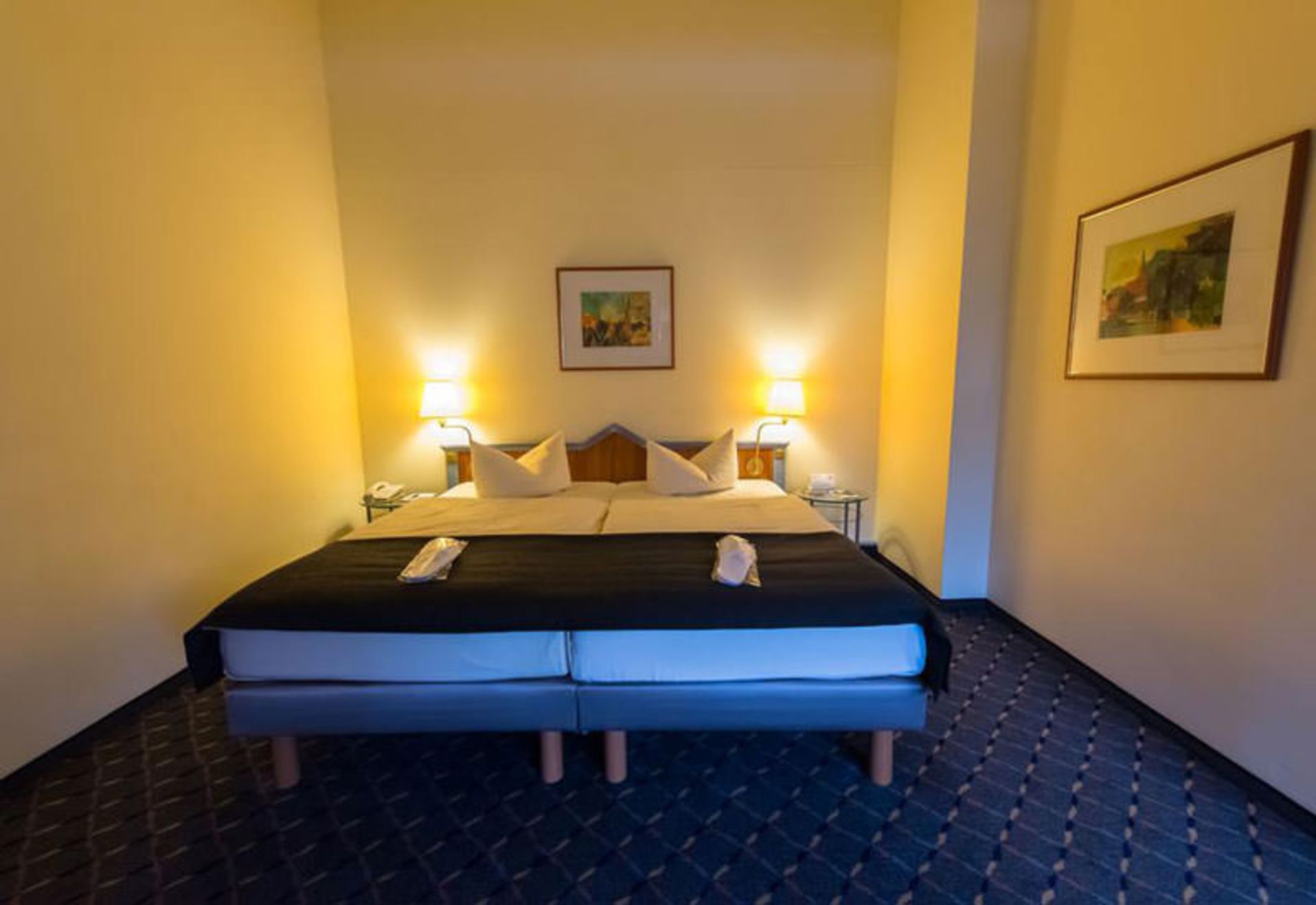 هتل ۴مکس این (4mex Inn)