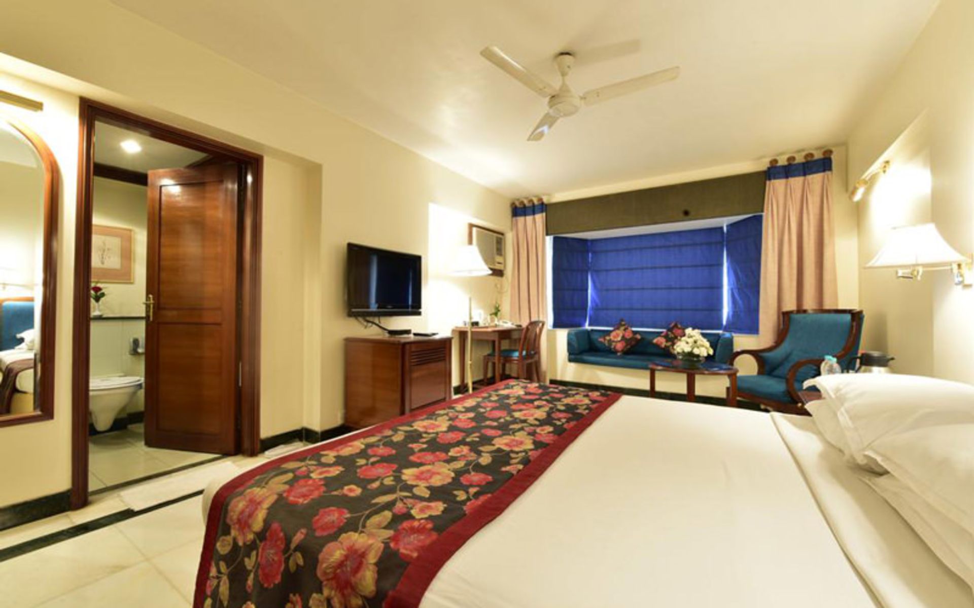 هتل پارله اینترنشنال (Hotel Parle International)