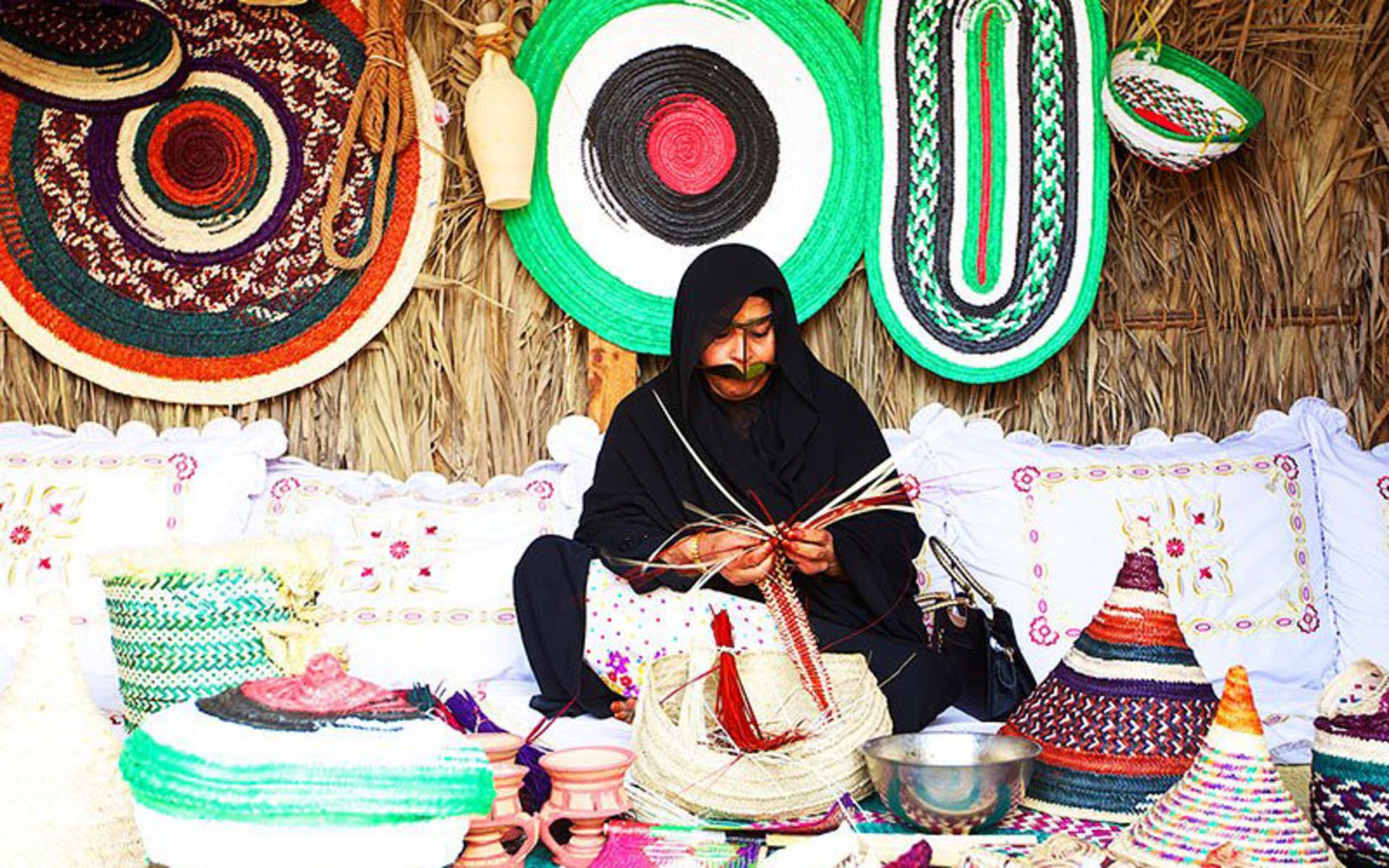 مرکز صنایع دستی زنان (WOMEN’S HANDICRAFT CENTRE)