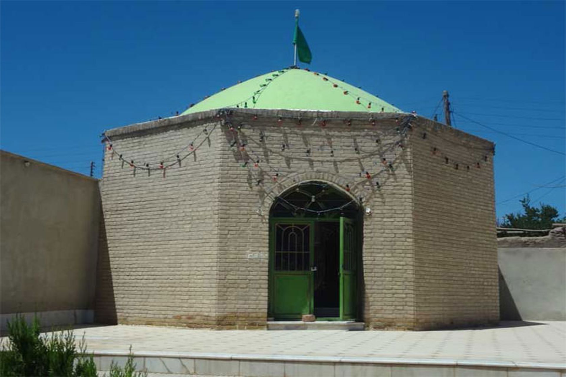 حرم امامزاده زید