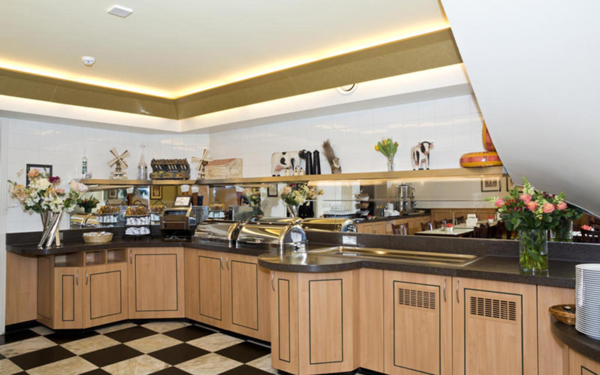 هتل اونیو (Avenue Hotel)