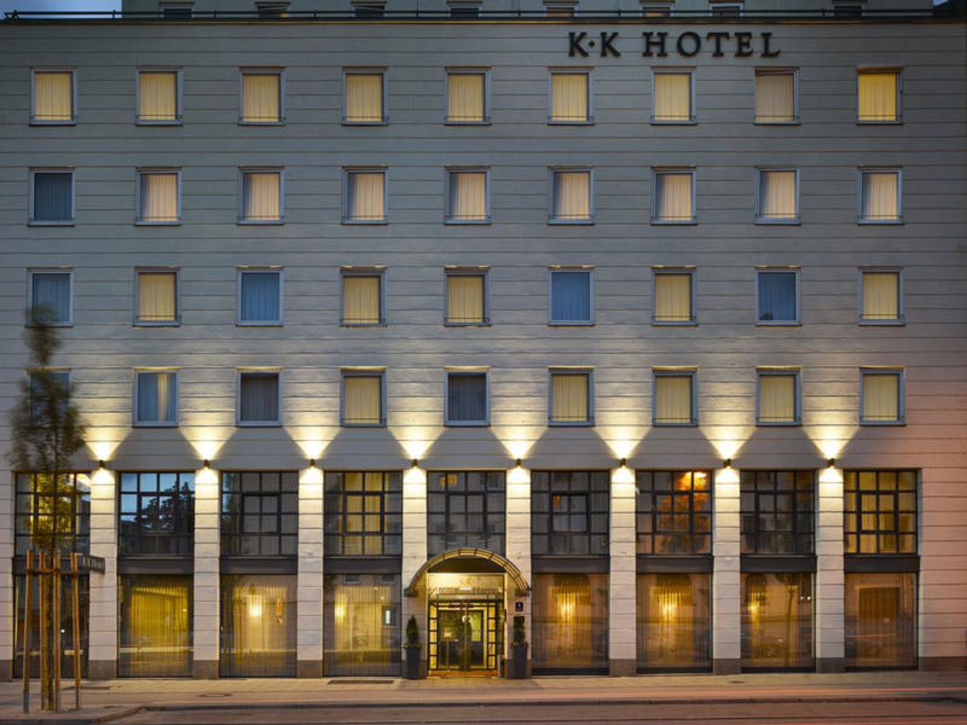هتل کی پلاس کی آم هاراس (K+K Hotel am Harras)