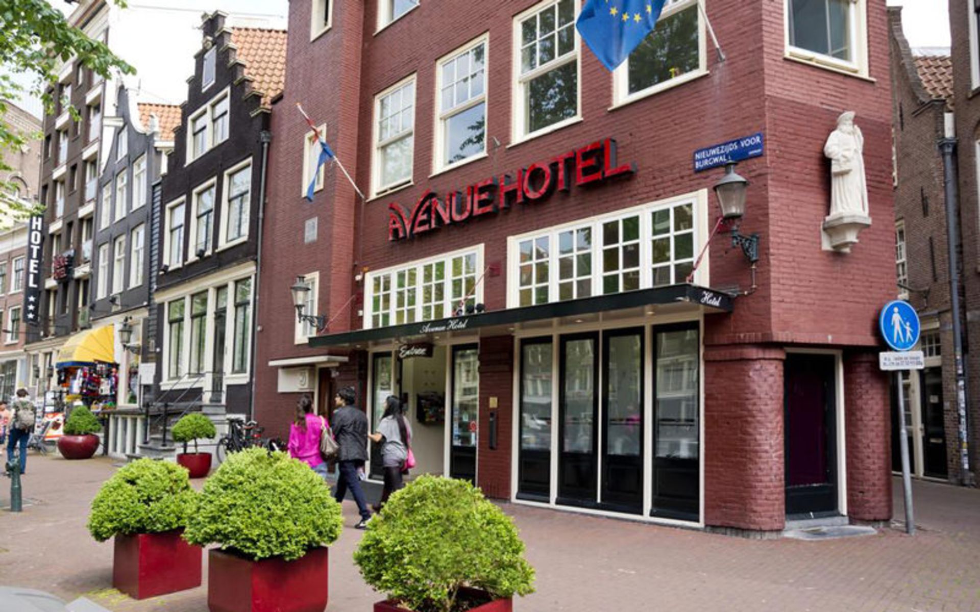 هتل اونیو (Avenue Hotel)