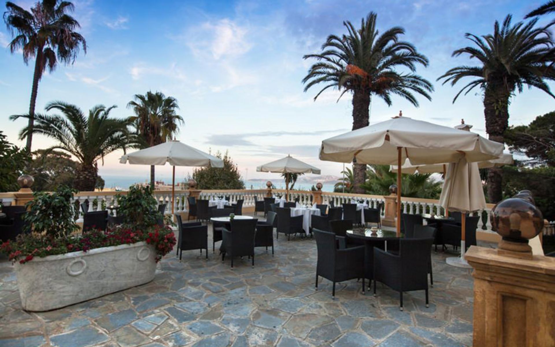 هتل گرند ویلا د فرنس (Grand Hotel Villa de France)
