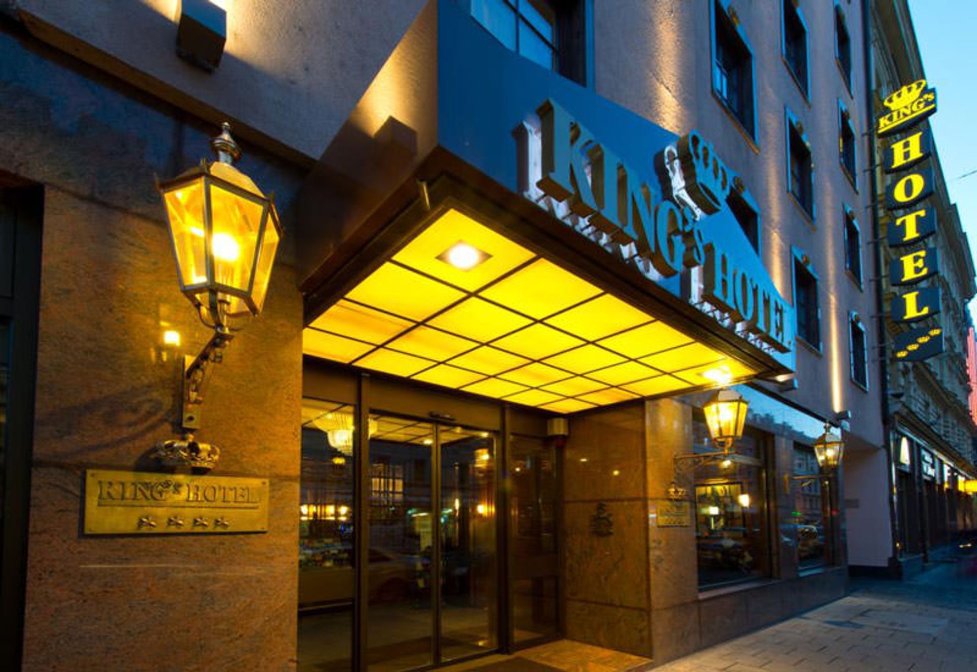 هتل کینگ فرست کلاس (King's Hotel First Class)