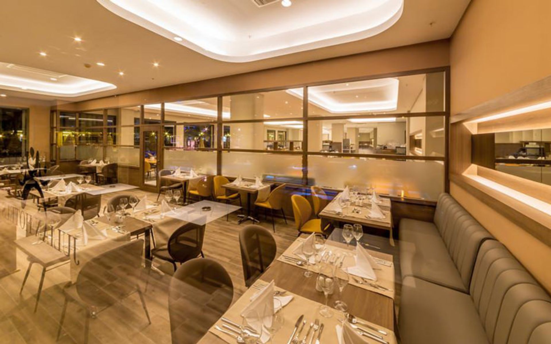 هتل جولیان کلاب (Julian Club Hotel)