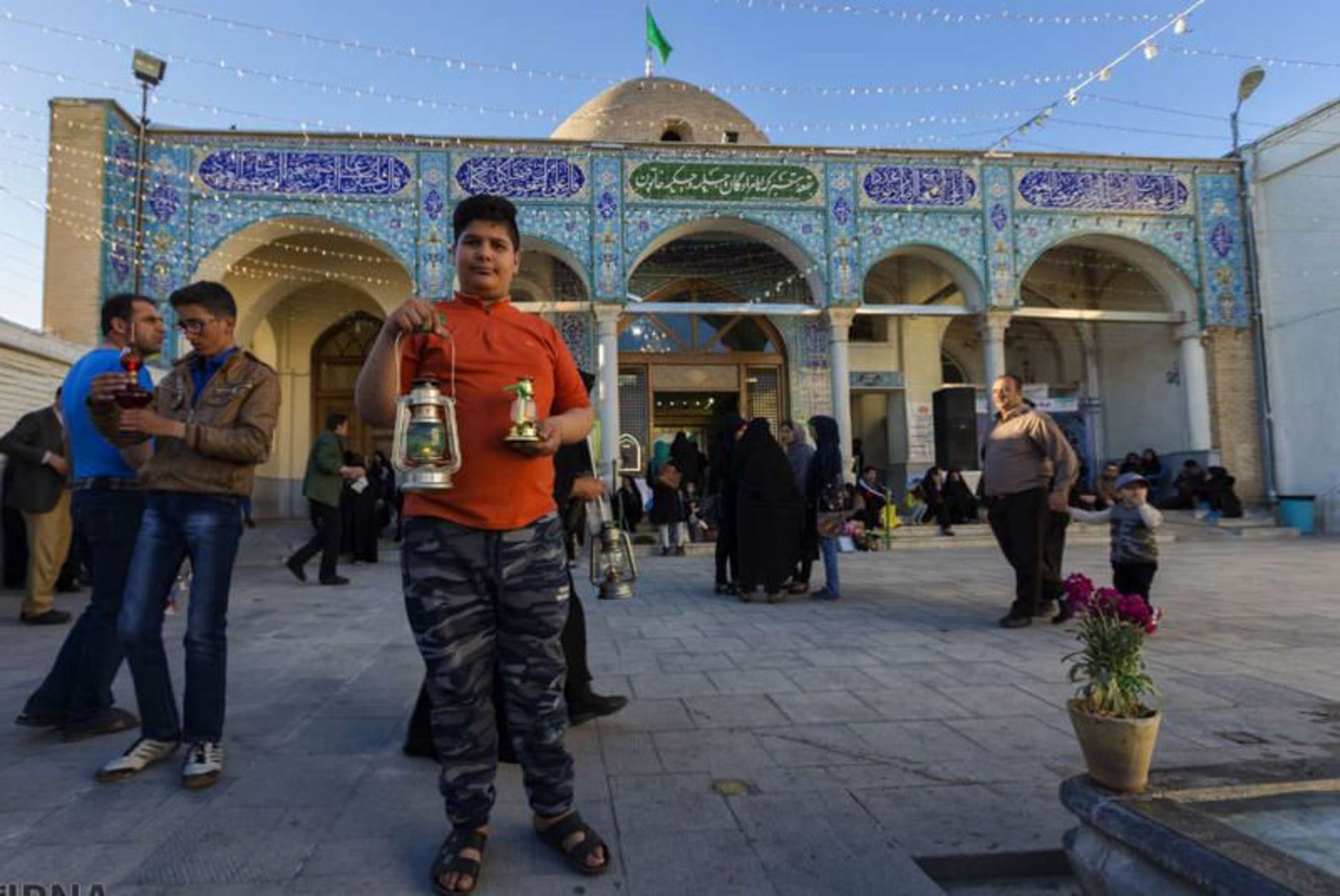 آئین چراغ بران