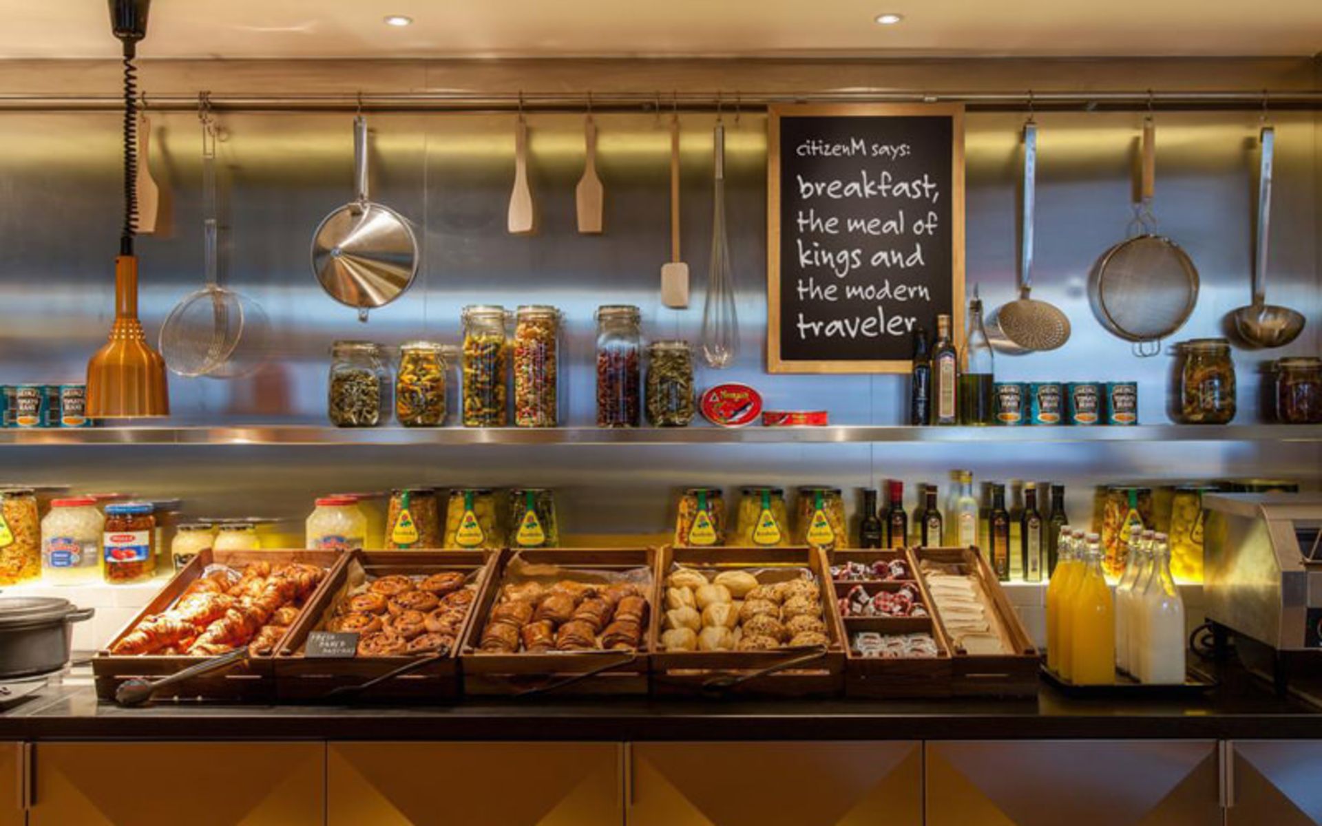هتل سیتیزن ام اسخیپول (citizenM Schiphol Airport)