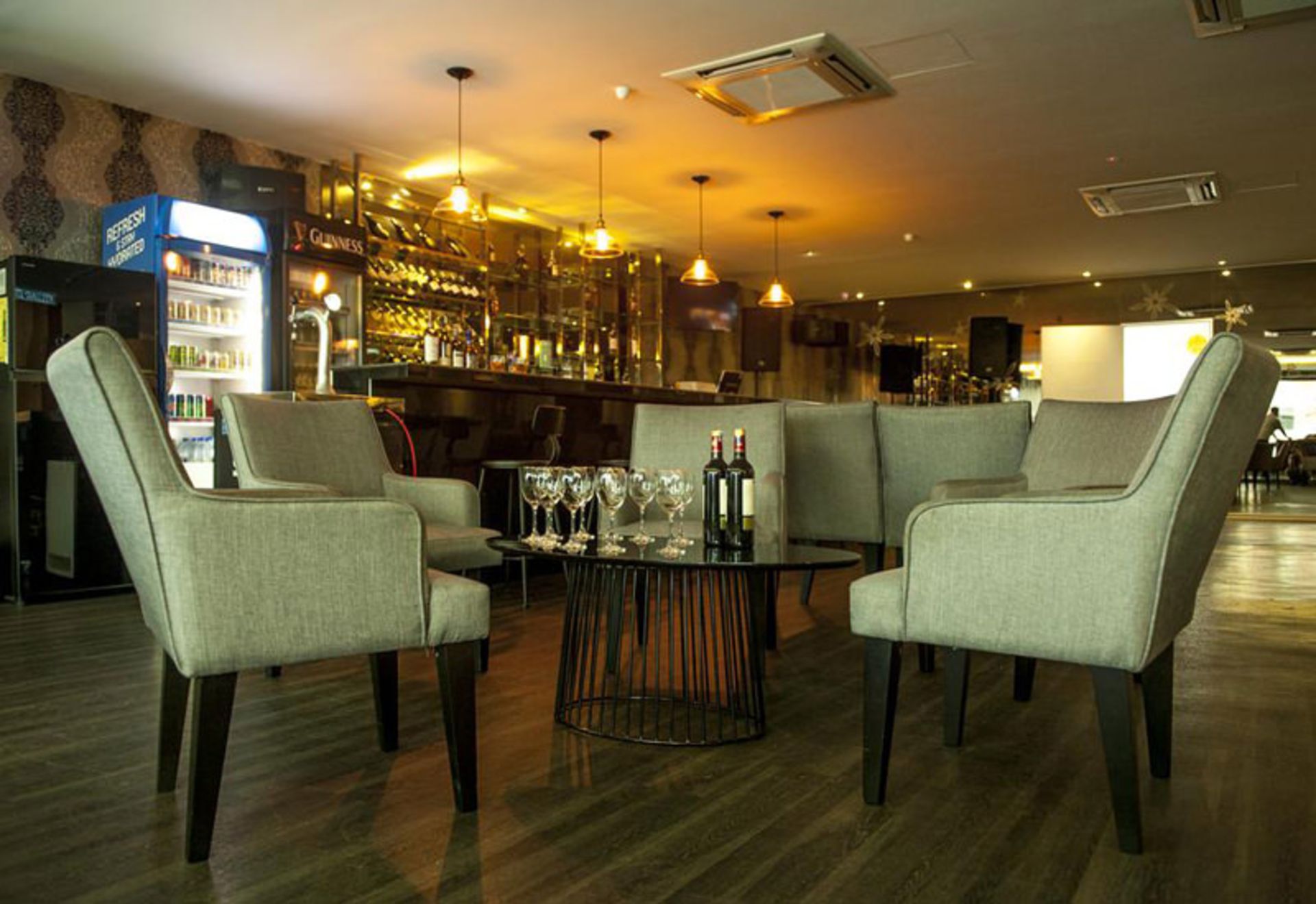 هتل اتون (Eton Hotel)
