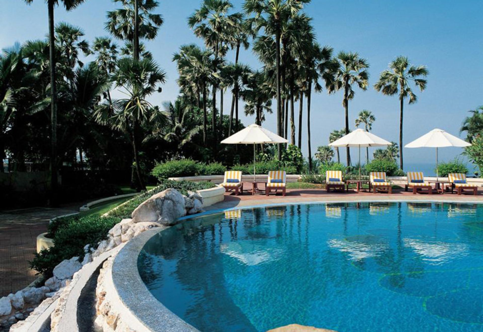 هتل تاج لندز اند (Taj Lands End)