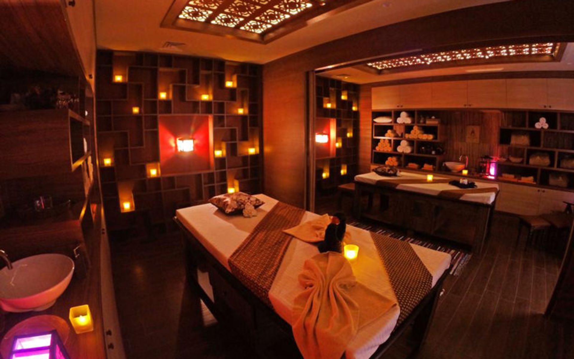 هتل اپرا سوئیت (Opera Suite Hotel)