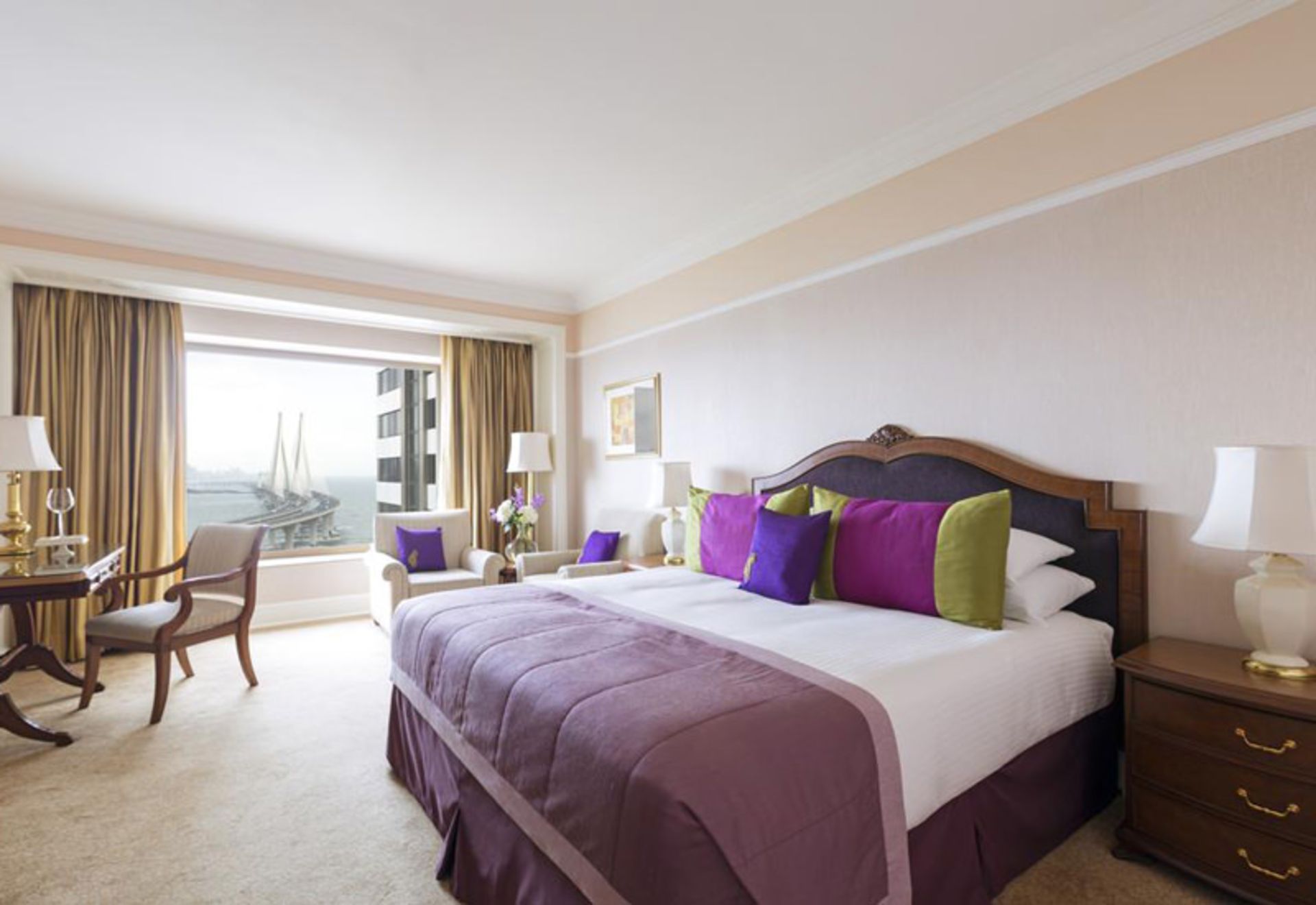 هتل تاج لندز اند (Taj Lands End)