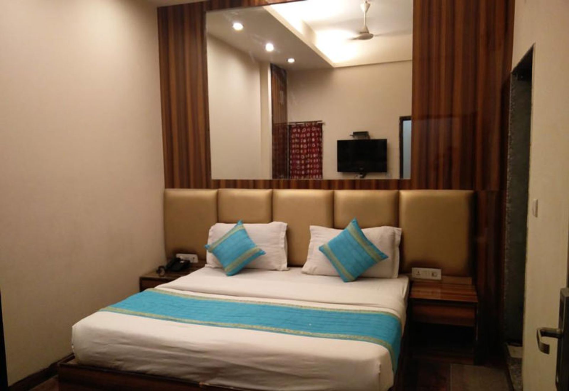 هتل روپام (Rupam Hotel)