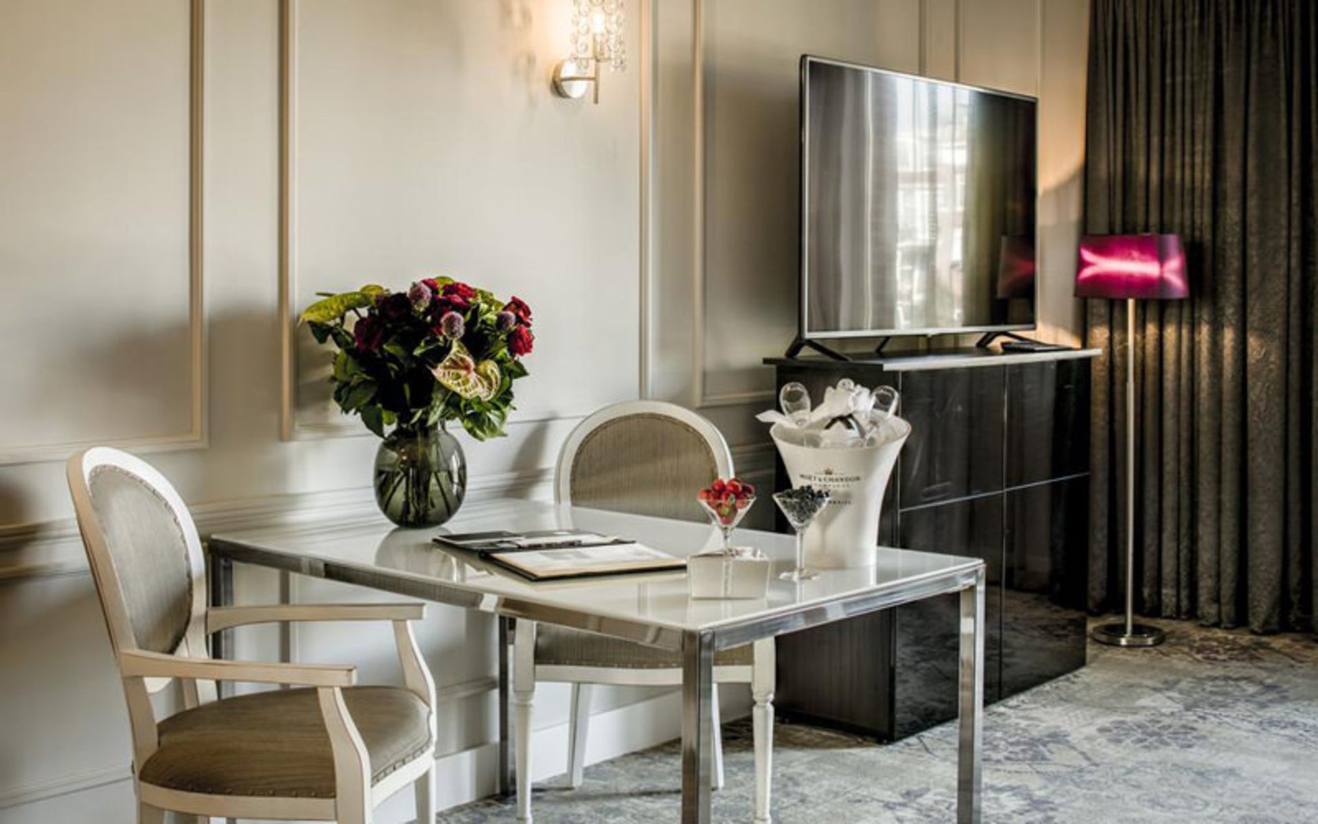 هتل لاکچری سوئیتز آمستردام (Luxury Suites Amsterdam)