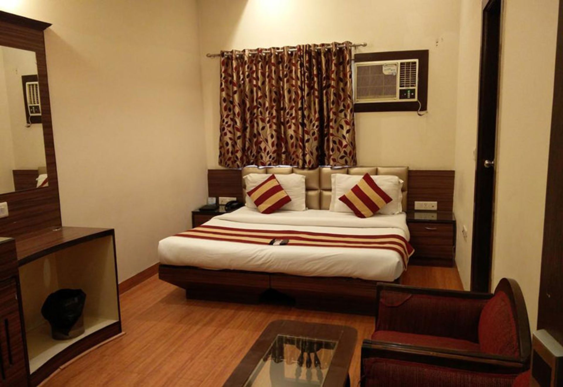هتل روپام (Rupam Hotel)