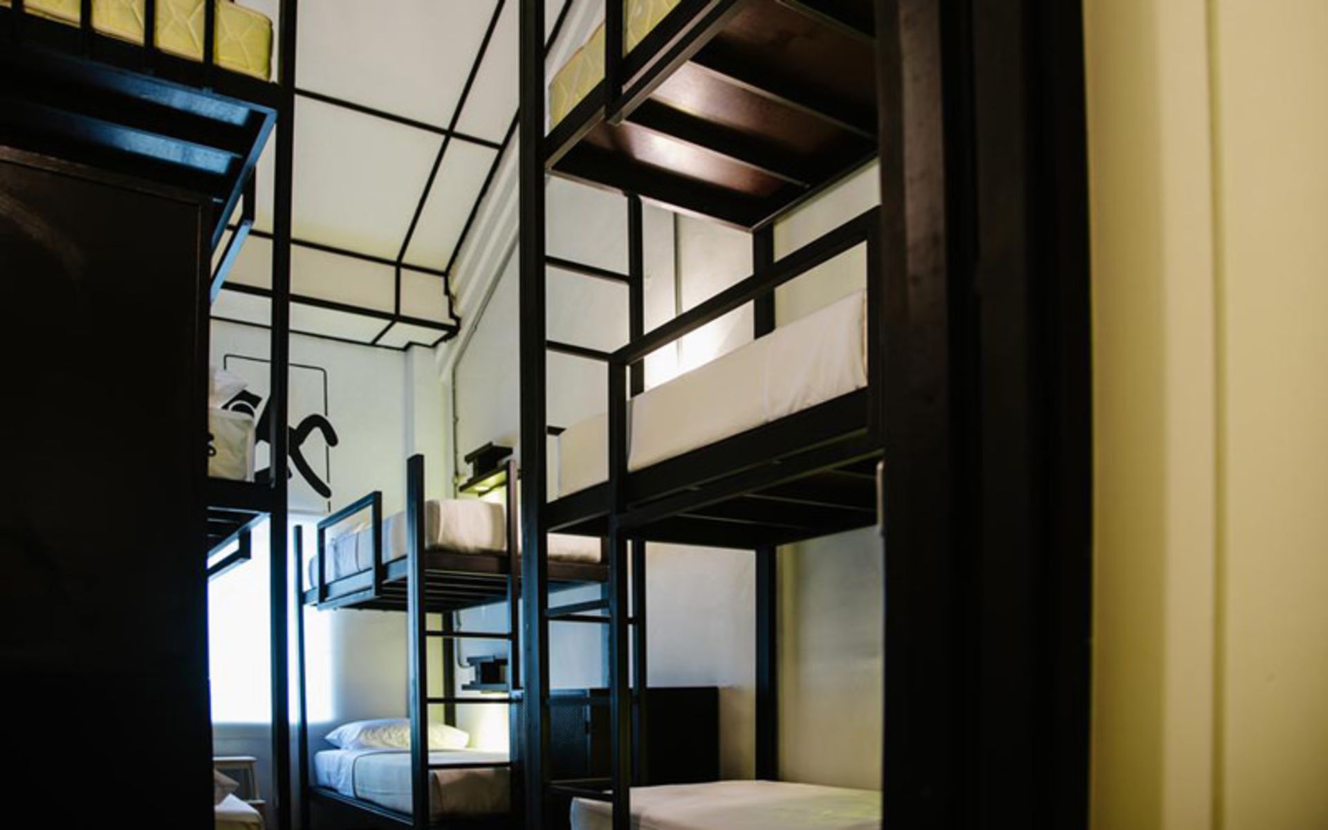 هاستل پیپر پلین (Paper Plane Hostel)
