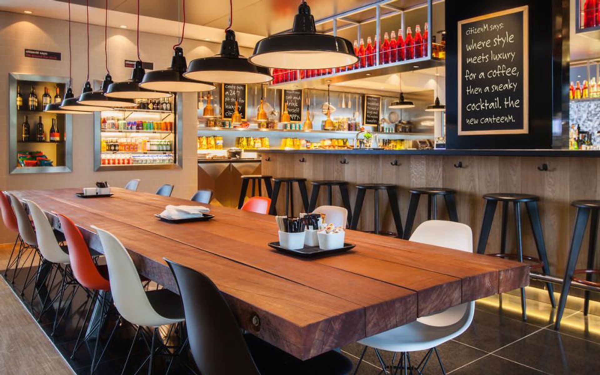 هتل سیتیزن ام اسخیپول (citizenM Schiphol Airport)
