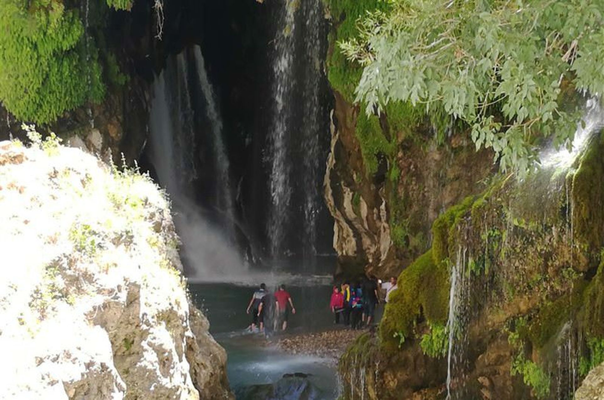 آبشار آب ملخ اصفهان