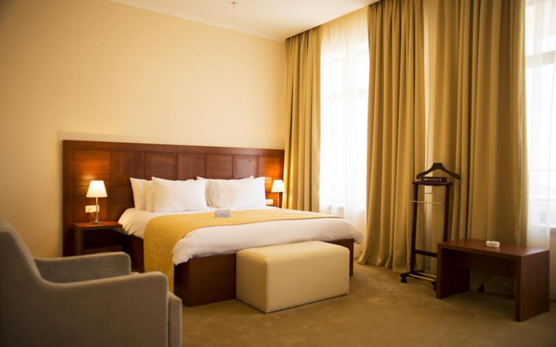 هتل آنی پلازا (Ani Plaza Hotel)