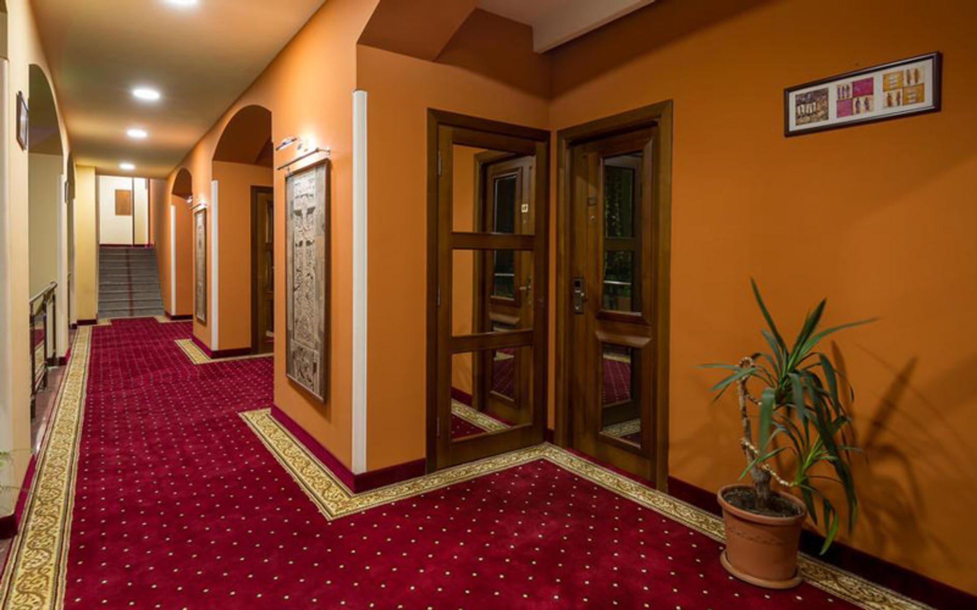 هتل آرارات (Ararat Hotel)