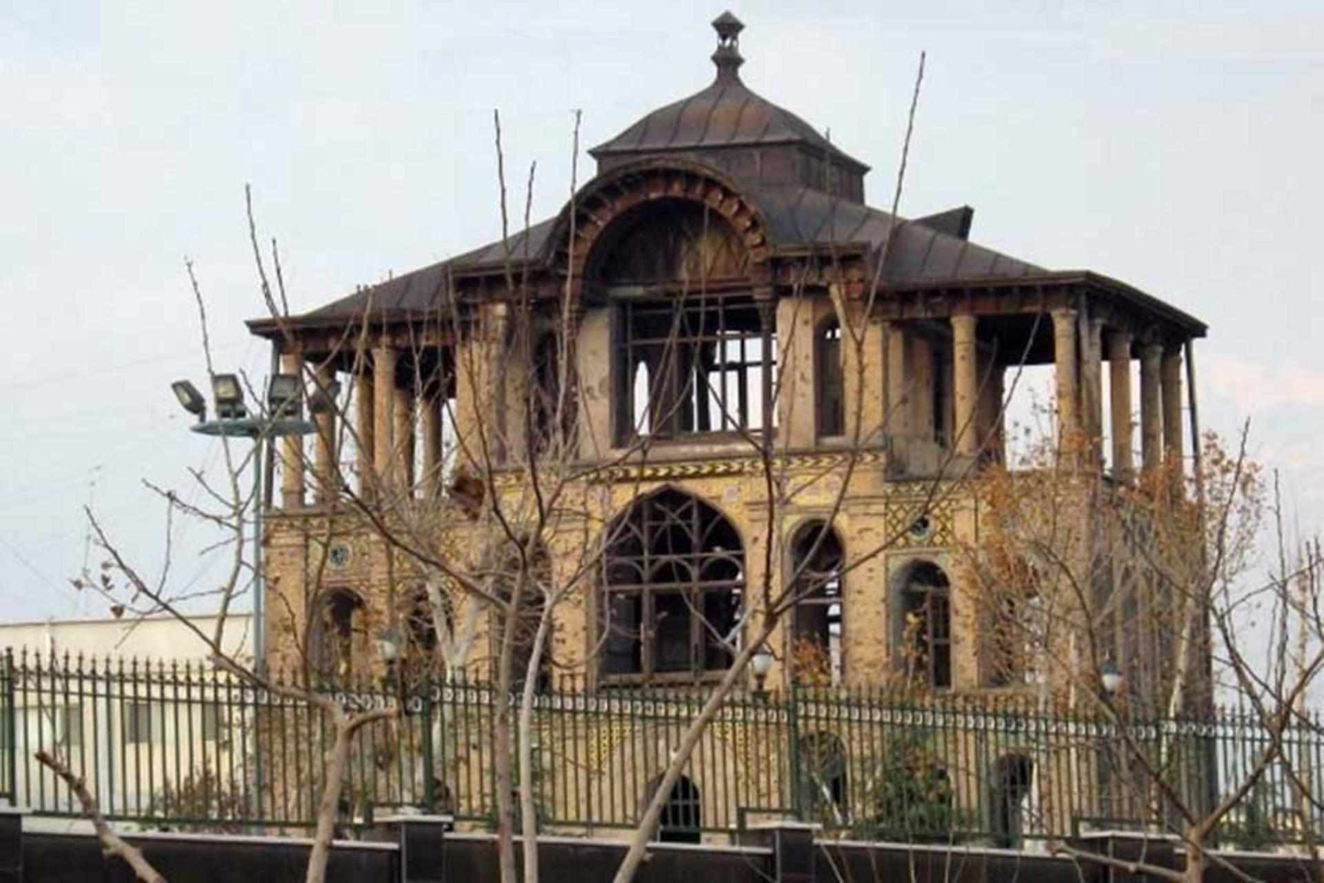 عمارت کلاه‌ فرنگی عشرت‌آباد