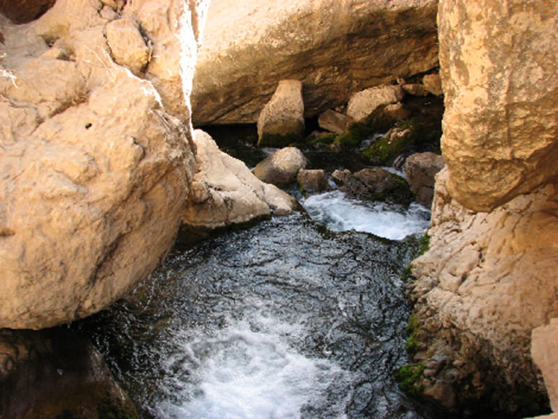 غار سراب امیداباد