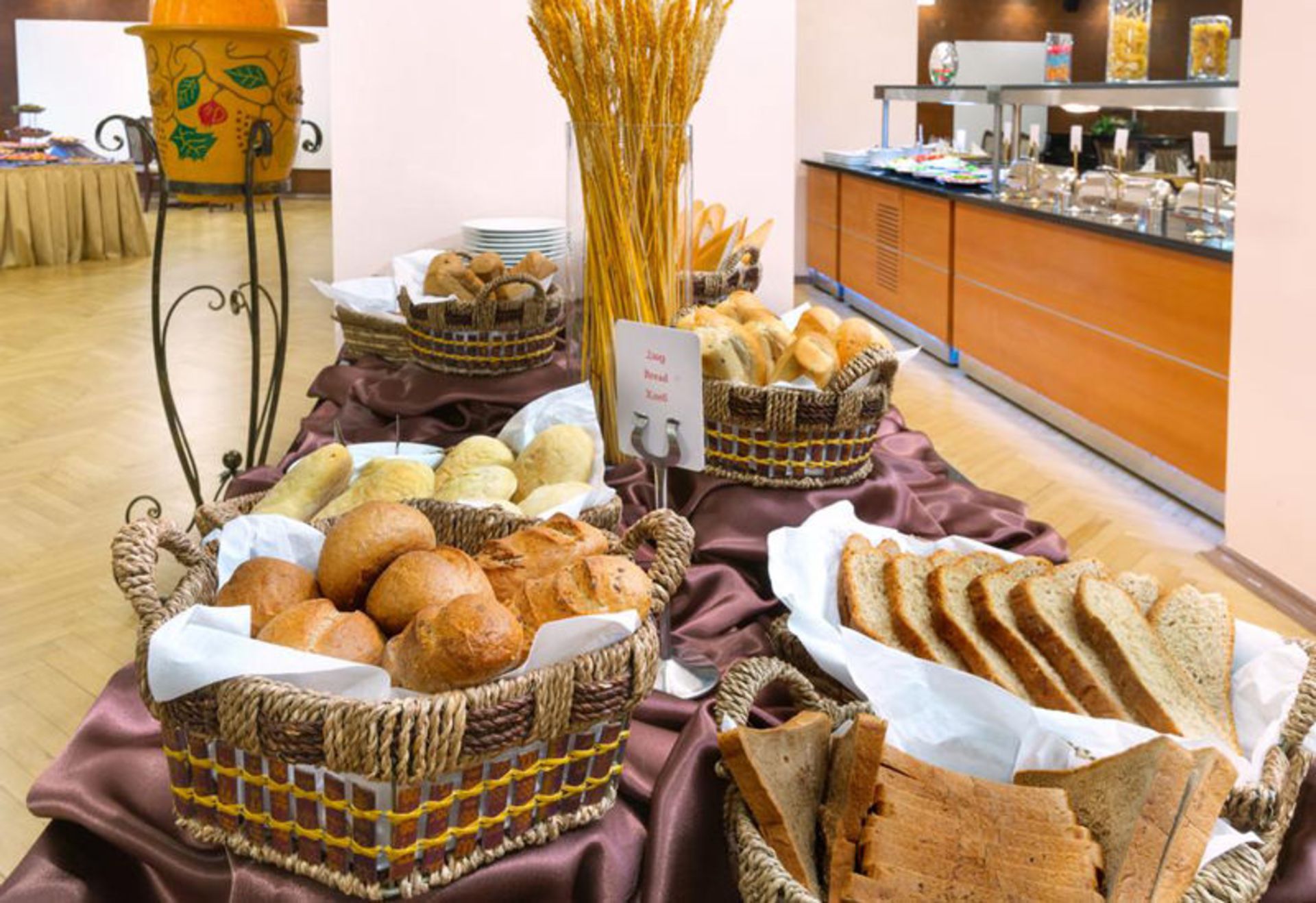 هتل آنی پلازا (Ani Plaza Hotel)
