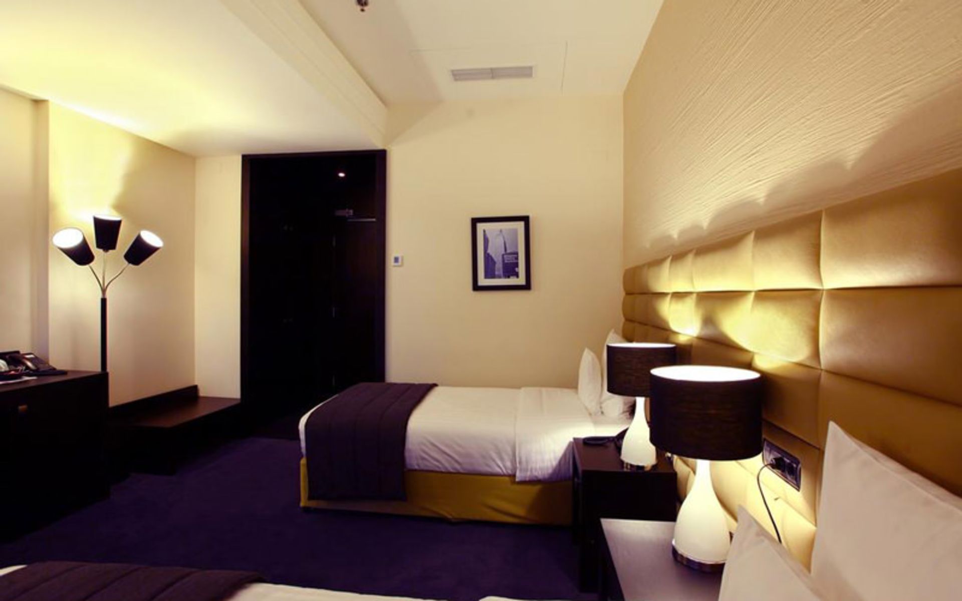 هتل نورث اونیو (North Avenue Hotel)