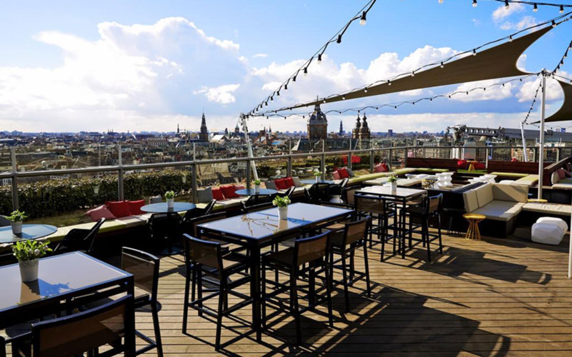 هتل دابل تری بای هیلتون آمستردام سنترال استیشن (DoubleTree by Hilton Amsterdam Centraal Station)
