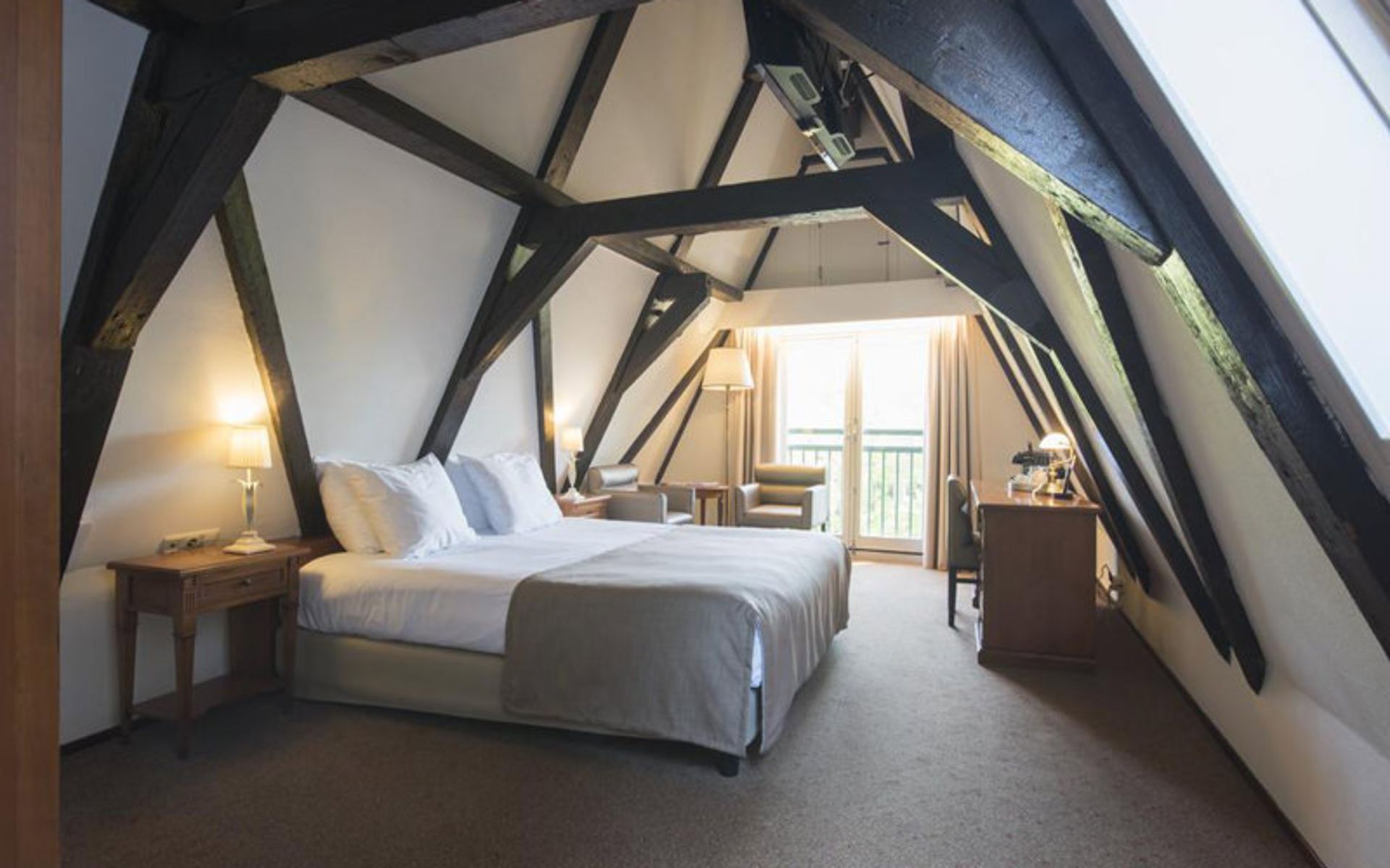 هتل دیکر ان تیجس فنیس (Dikker & Thijs Hotel)