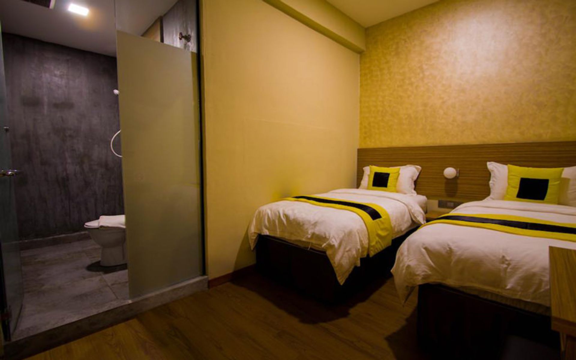 هتل آپولو این (Apollo Inn)