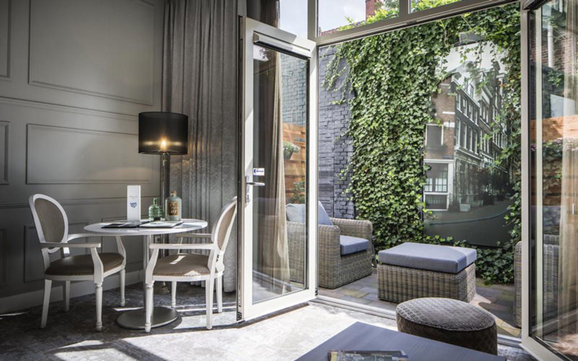 هتل لاکچری سوئیتز آمستردام (Luxury Suites Amsterdam)