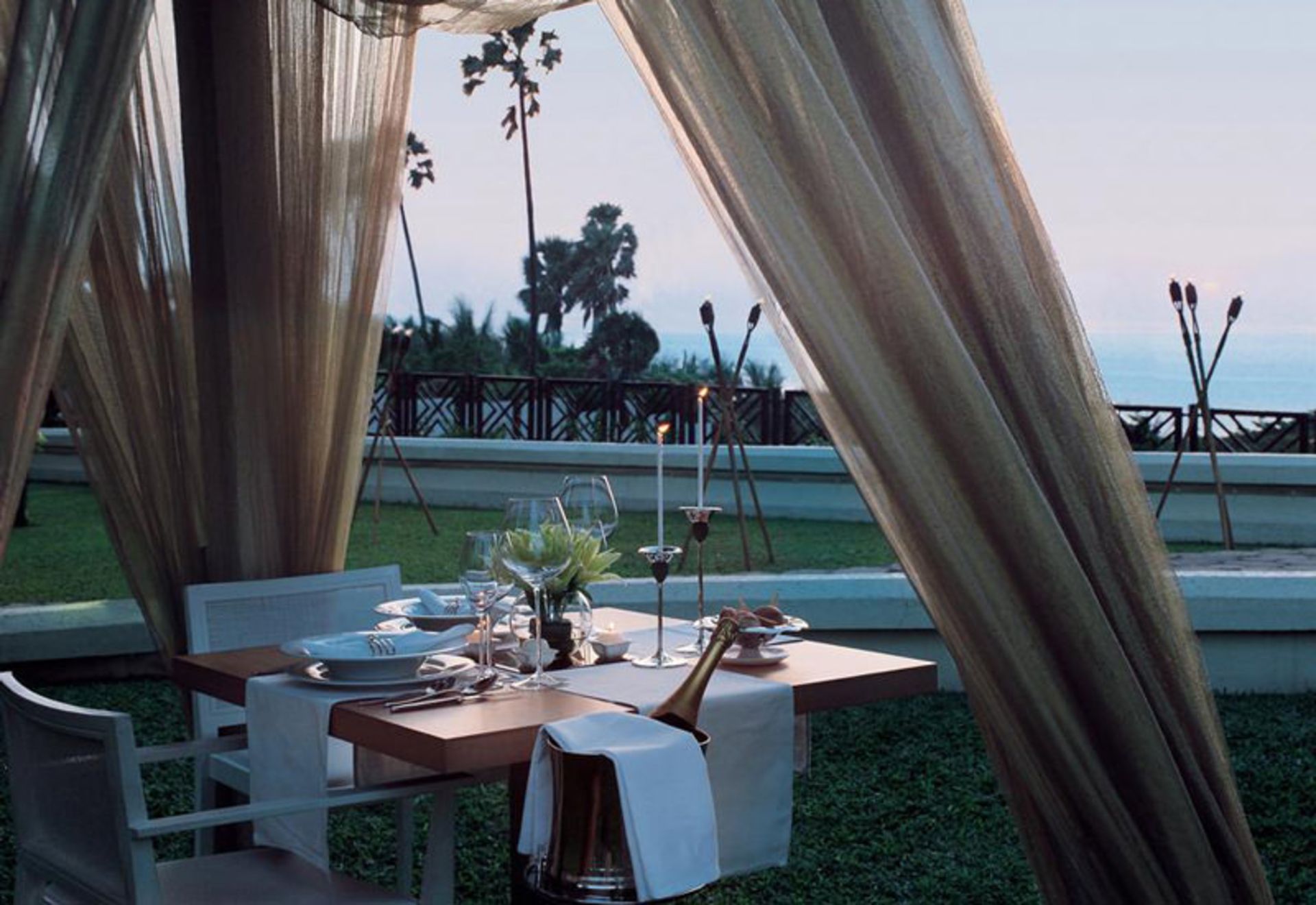 هتل تاج لندز اند (Taj Lands End)