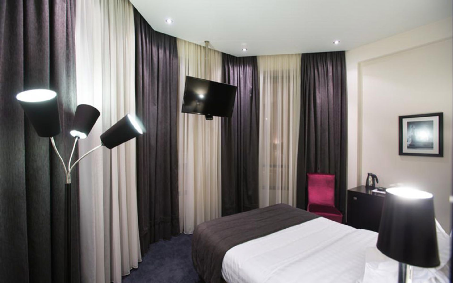 هتل نورث اونیو (North Avenue Hotel)