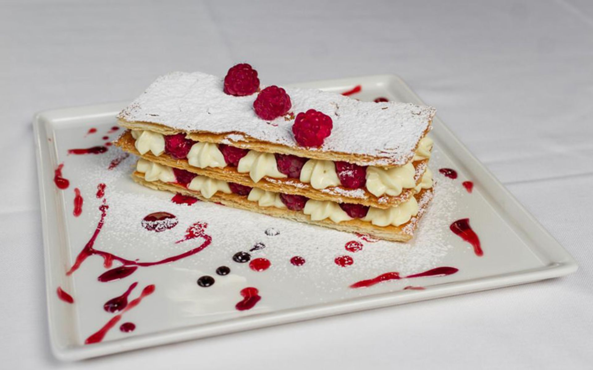 هتل نورث اونیو (North Avenue Hotel)