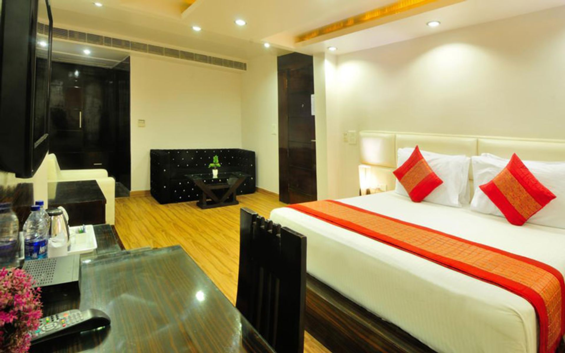 هتل الگانس (Hotel Elegance)