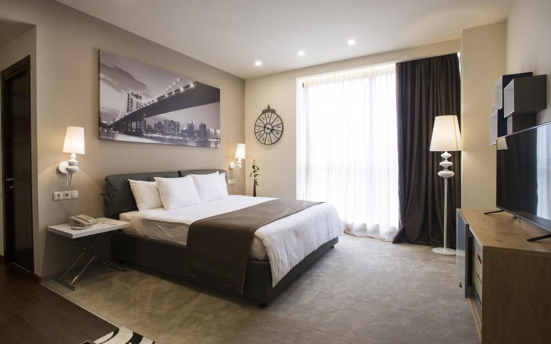 هتل اپرا سوئیت (Opera Suite Hotel)