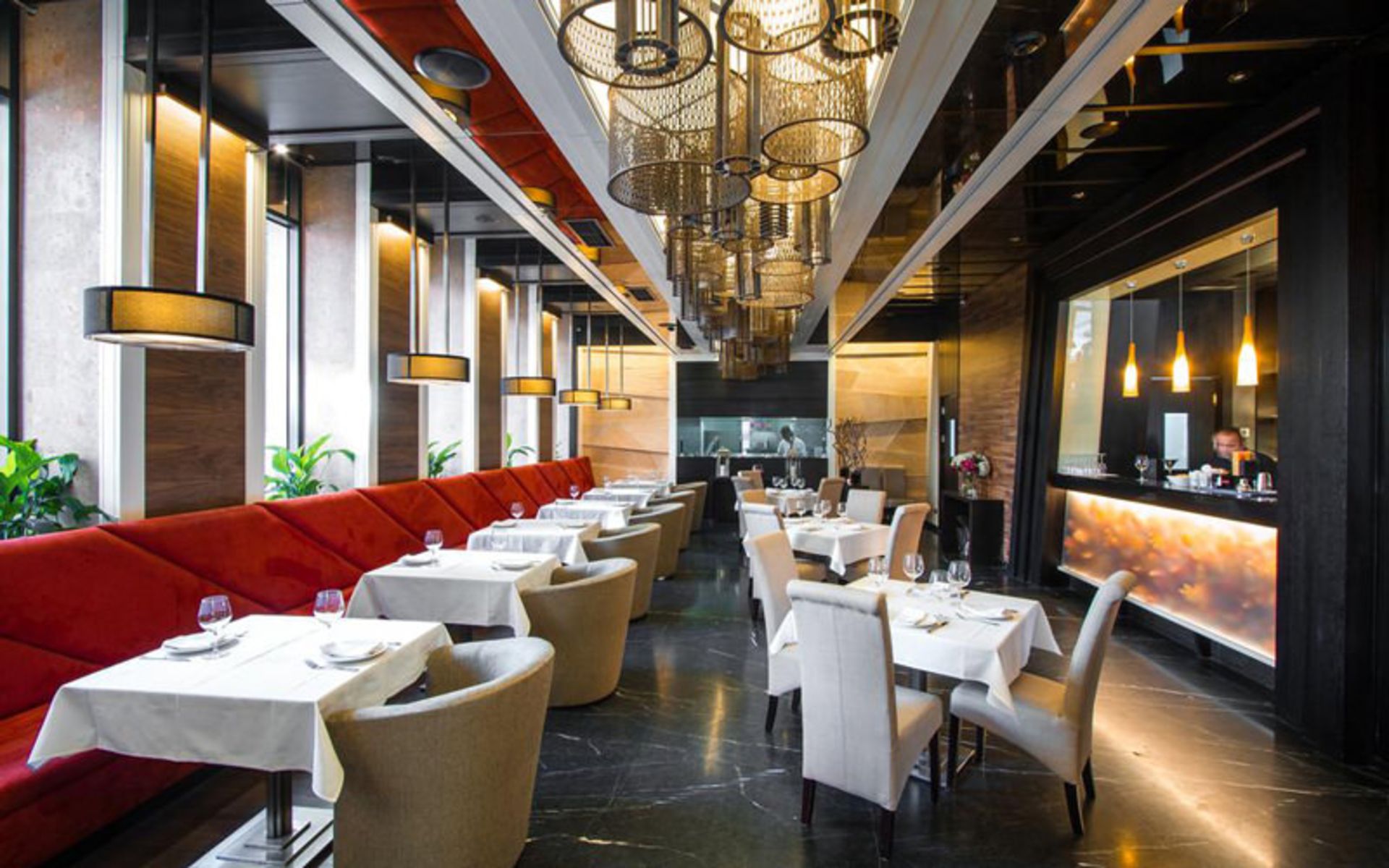 هتل نورث اونیو (North Avenue Hotel)