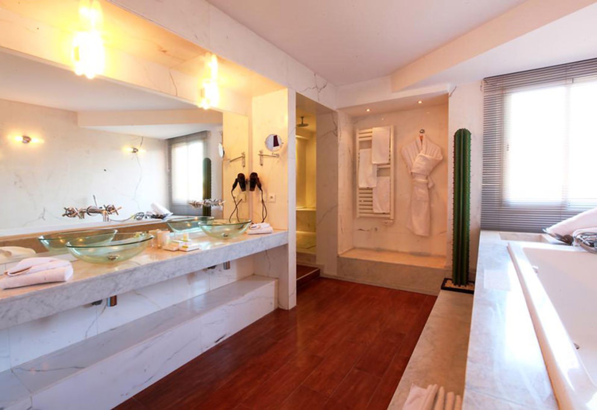 هتل باب (Bab Hotel)