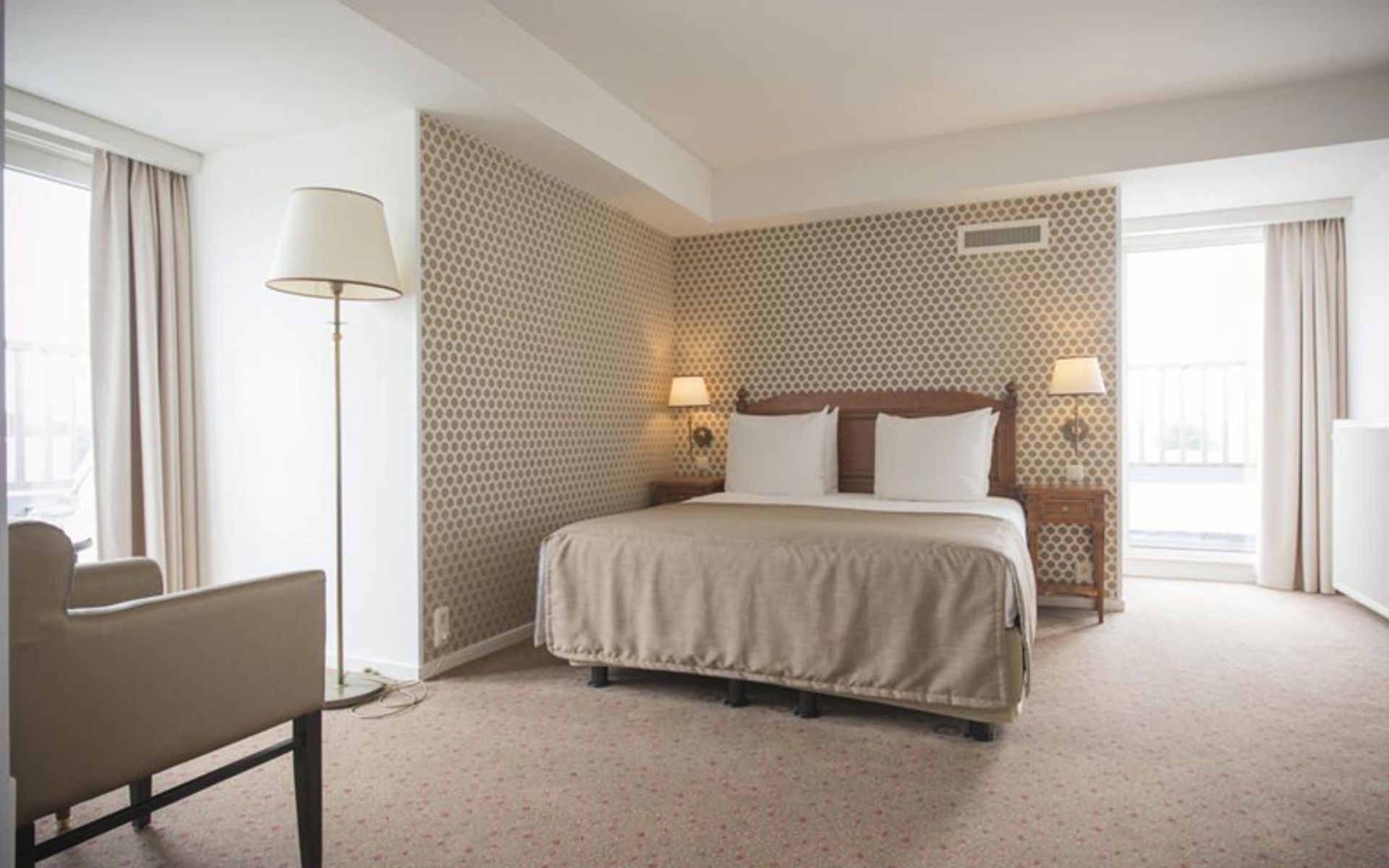 هتل دیکر ان تیجس فنیس (Dikker & Thijs Hotel)