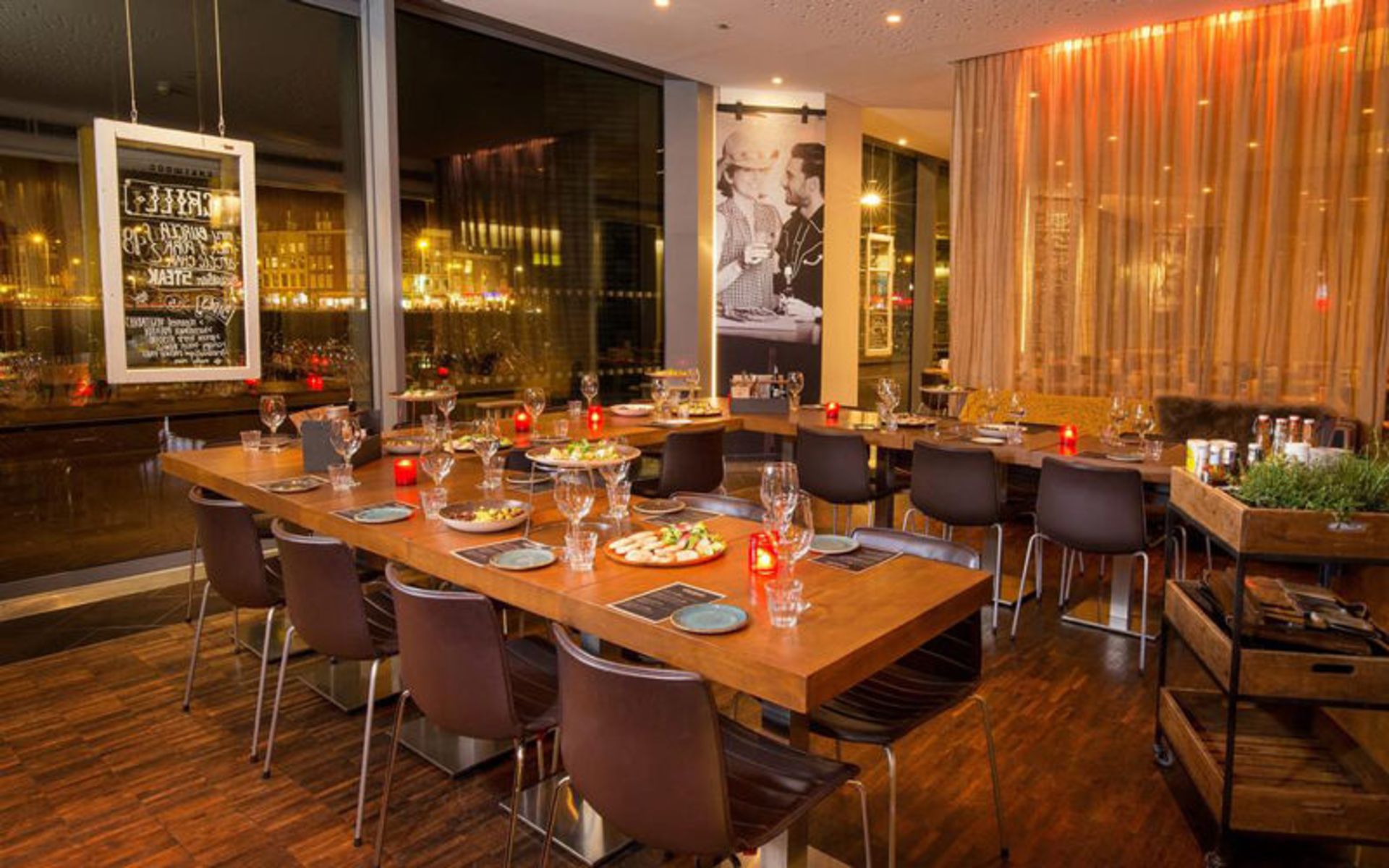 هتل دابل تری بای هیلتون آمستردام سنترال استیشن (DoubleTree by Hilton Amsterdam Centraal Station)