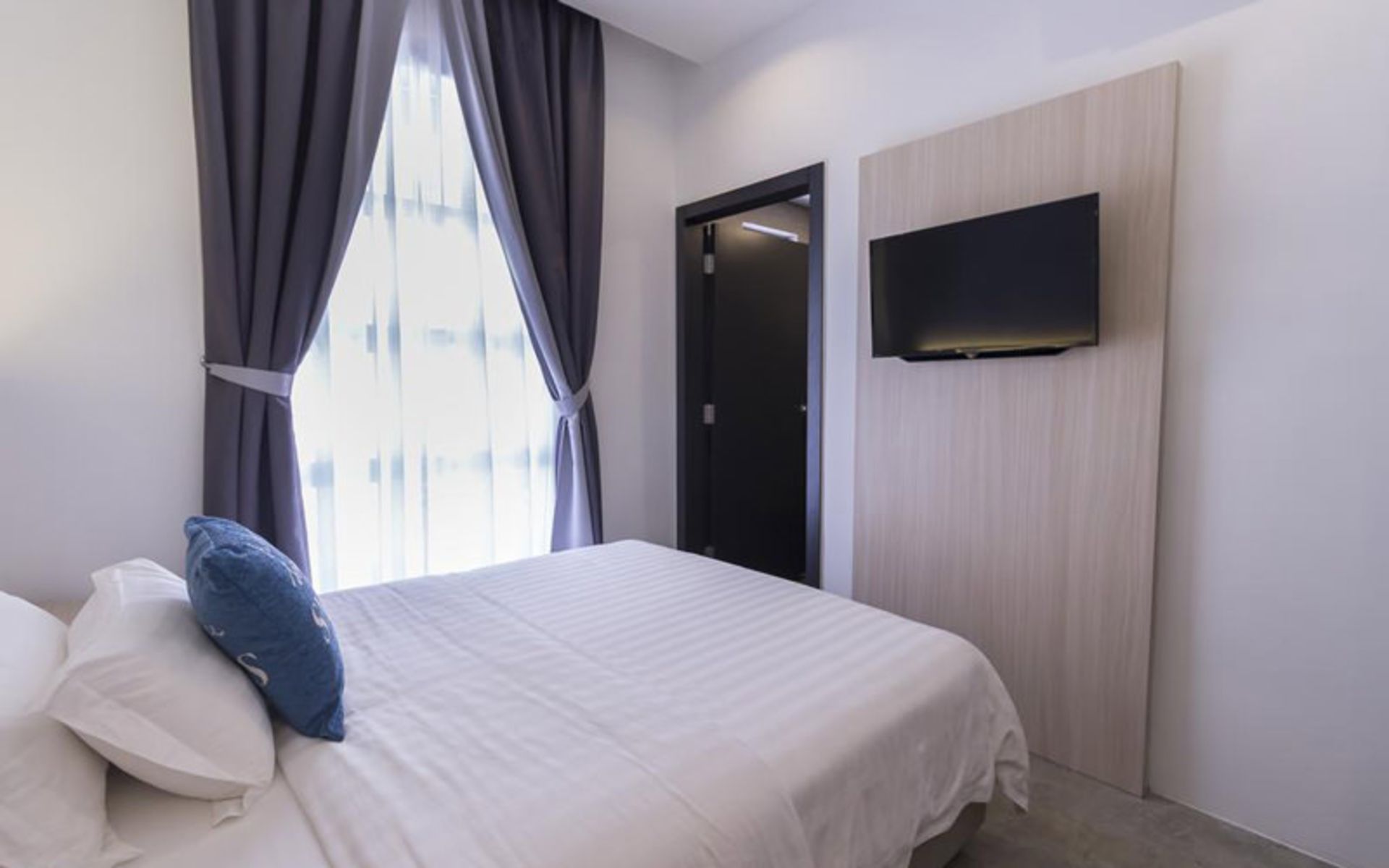 هتل ای او (iO Hotel)