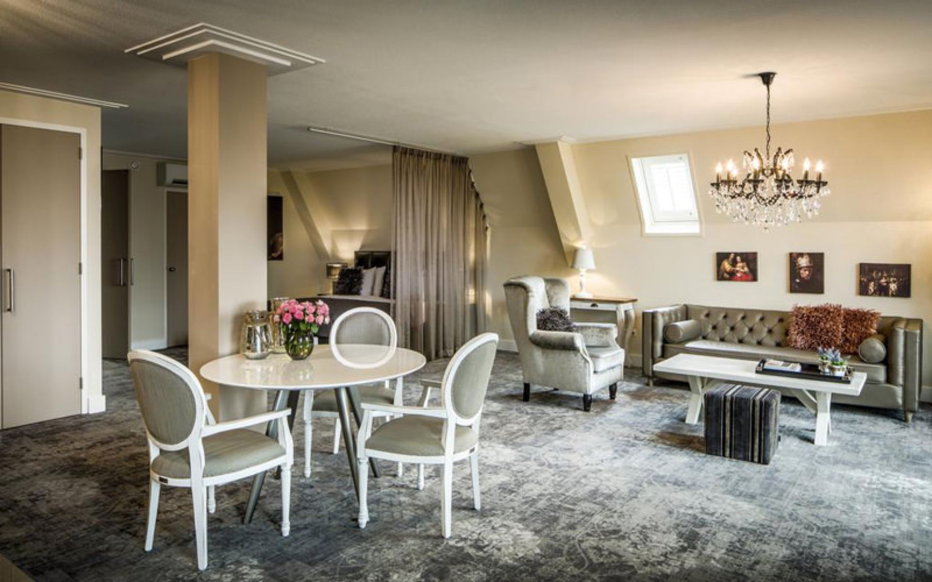 هتل لاکچری سوئیتز آمستردام (Luxury Suites Amsterdam)