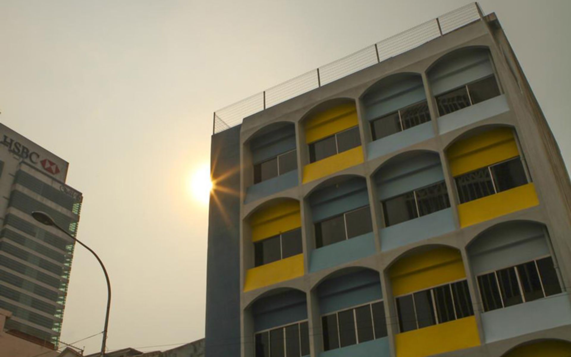 هتل ۱۰۰۰ مایلز (Hotel 1000 Miles)