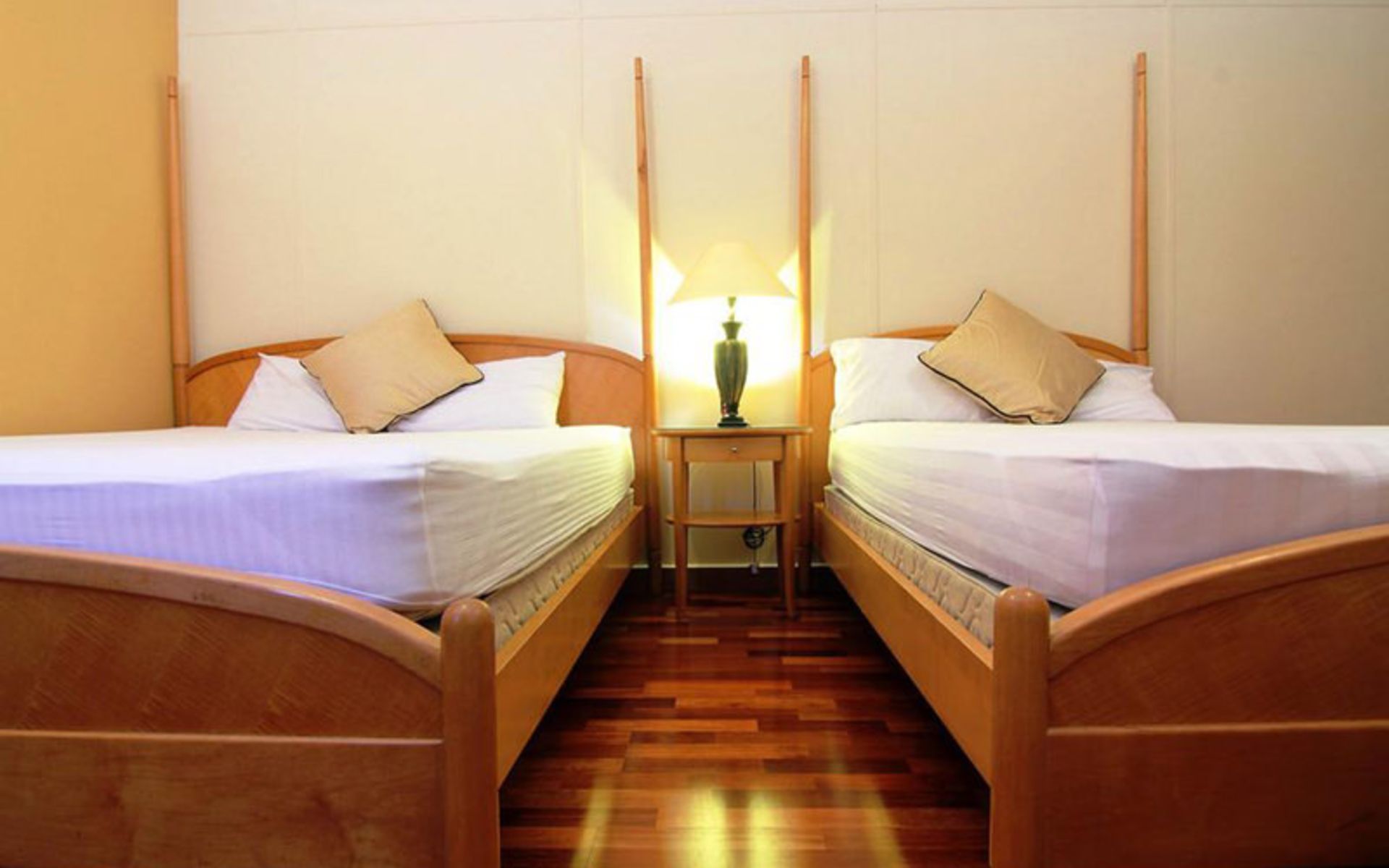 هتل مهمانخانه رد این هریتاژ (Red Inn Heritage Guest House)