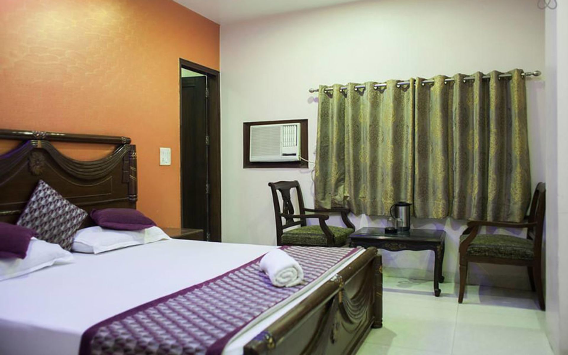 هتل آماکس این (Amax Inn)