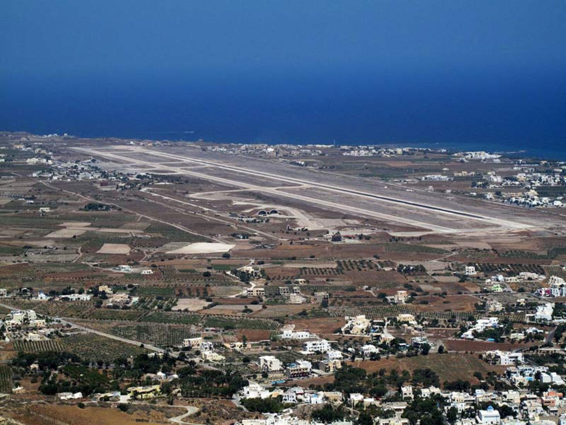 فرودگاه سانتورینی