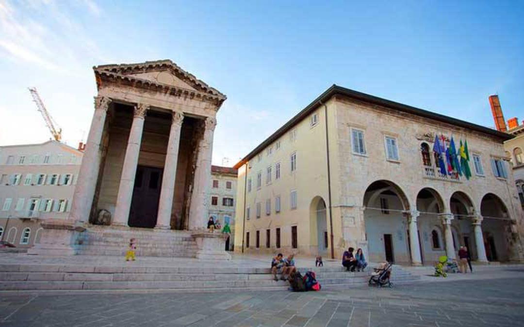 معبد آگوستوس (Temple of Augustus)